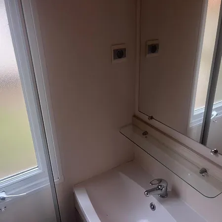 Mobilhome Family - Laurier Rose * Saint-Martial-de-Nabirat