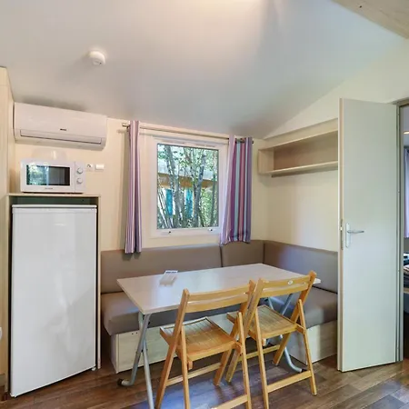 Mobilhome Family - Laurier Rose Saint-Martial-de-Nabirat