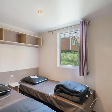 Mobilhome Family - Laurier Rose * Saint-Martial-de-Nabirat